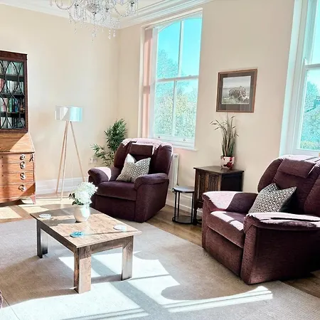 Luxury And Racecourse With Parking York